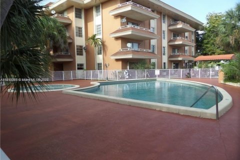 Condo in Hialeah, Florida, 1 bedroom  № 1830518 - photo 2