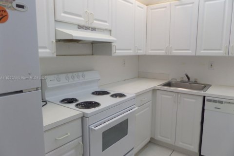 Condo in Hialeah, Florida, 1 bedroom  № 1830518 - photo 8