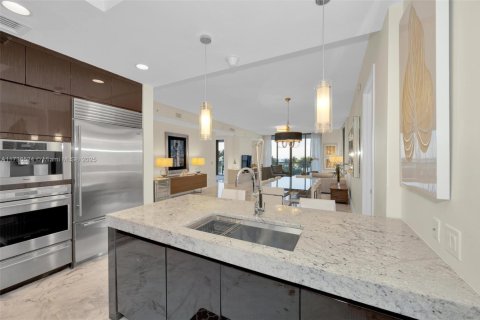 Condo in Bal Harbour, Florida, 2 bedrooms  № 1811157 - photo 7