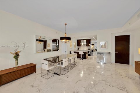 Condo in Bal Harbour, Florida, 2 bedrooms  № 1811157 - photo 3