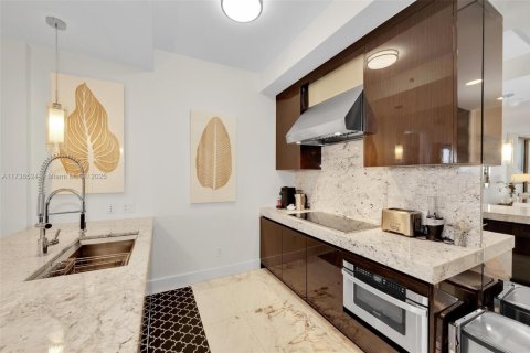 Condo in Bal Harbour, Florida, 2 bedrooms  № 1811157 - photo 8