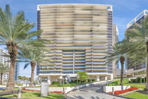 Condo in Bal Harbour, Florida, 2 bedrooms  № 1811157 - photo 1