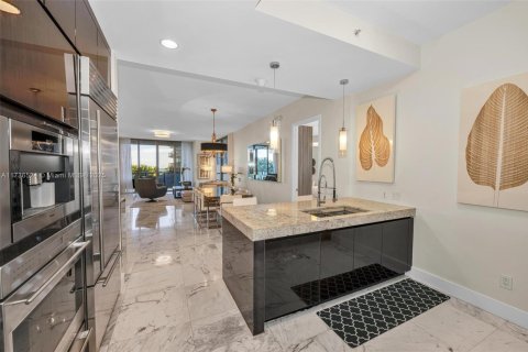 Condo in Bal Harbour, Florida, 2 bedrooms  № 1811157 - photo 5
