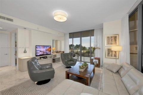 Condo in Bal Harbour, Florida, 2 bedrooms  № 1811157 - photo 9