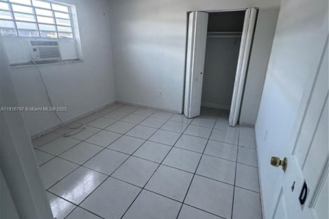 Commercial property in Sweetwater, Florida 218.51 sq.m. № 1973672 - photo 7