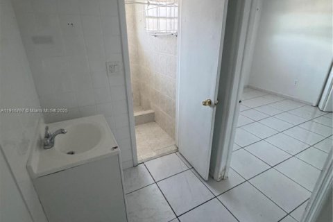 Commercial property in Sweetwater, Florida 218.51 sq.m. № 1973672 - photo 8