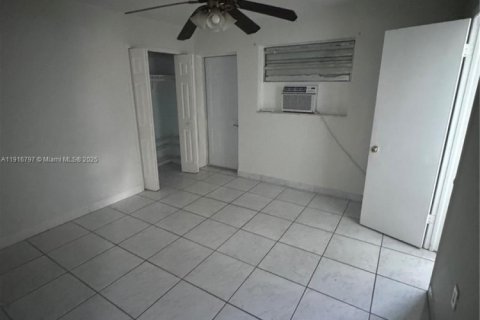 Commercial property in Sweetwater, Florida 218.51 sq.m. № 1973672 - photo 10