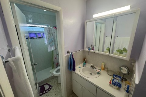 Commercial property in Sweetwater, Florida 218.51 sq.m. № 1973672 - photo 17