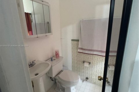 Commercial property in Sweetwater, Florida 218.51 sq.m. № 1973672 - photo 14