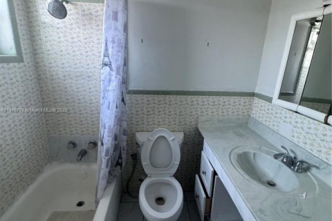 Commercial property in Sweetwater, Florida 218.51 sq.m. № 1973672 - photo 11