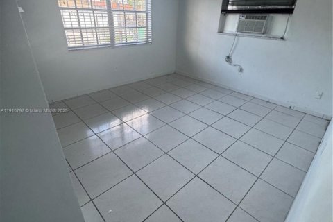 Commercial property in Sweetwater, Florida 218.51 sq.m. № 1973672 - photo 9