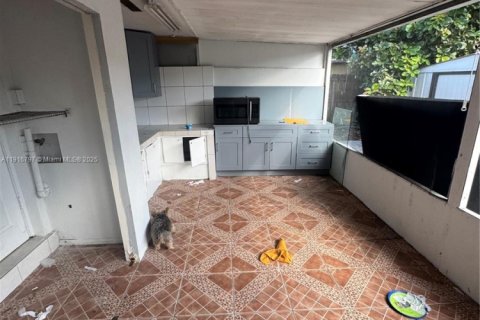 Commercial property in Sweetwater, Florida 218.51 sq.m. № 1973672 - photo 12