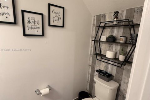 Townhouse in Homestead, Florida 3 bedrooms, 142.14 sq.m. № 1892273 - photo 13