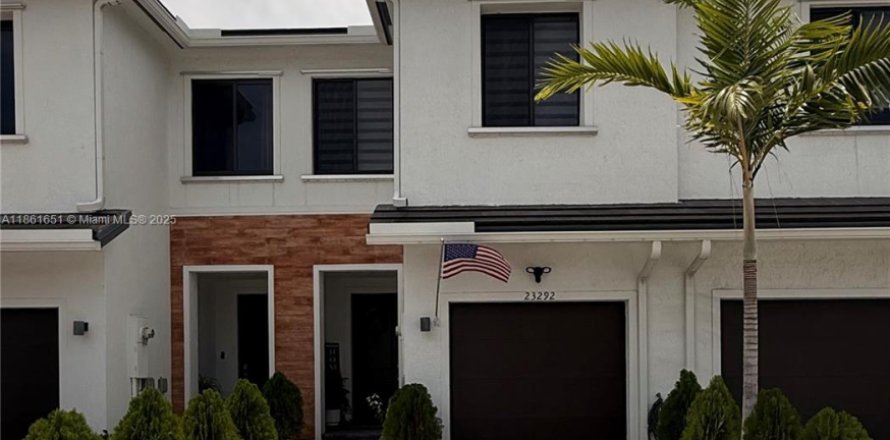 Townhouse in Homestead, Florida 3 bedrooms, 142.14 sq.m. № 1892273