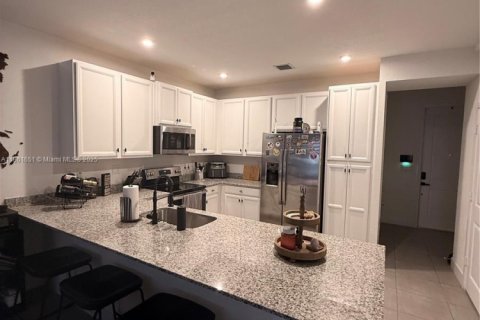 Townhouse in Homestead, Florida 3 bedrooms, 142.14 sq.m. № 1892273 - photo 11
