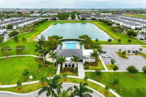 Townhouse in Homestead, Florida 3 bedrooms, 142.14 sq.m. № 1892273 - photo 14