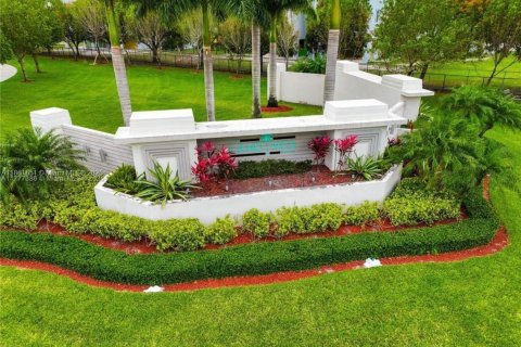 Townhouse in Homestead, Florida 3 bedrooms, 142.14 sq.m. № 1892273 - photo 15