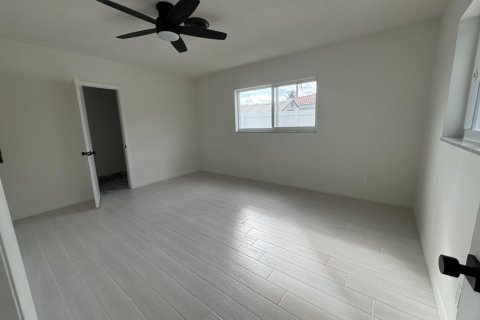 Casa en alquiler en Fort Lauderdale, Florida, 3 dormitorios, 162.67 m2 № 1096324 - foto 1
