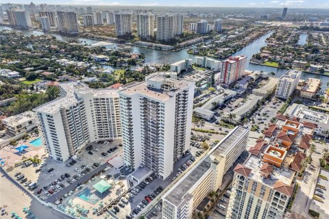 Copropriété à vendre à Hallandale Beach, Floride: 1 chambre, 78.97 m2 № 2261860 - photo 6
