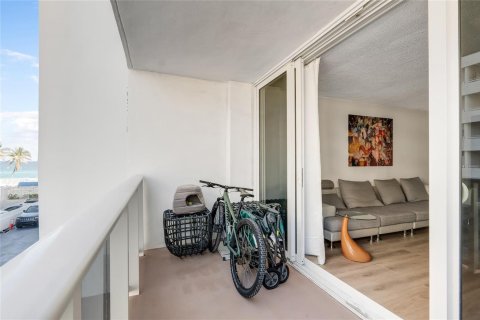 Copropriété à vendre à Hallandale Beach, Floride: 1 chambre, 78.97 m2 № 2261860 - photo 19