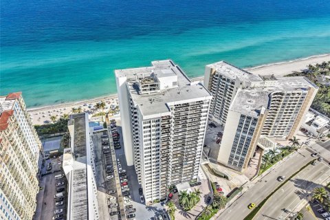 Copropriété à vendre à Hallandale Beach, Floride: 1 chambre, 78.97 m2 № 2261860 - photo 7