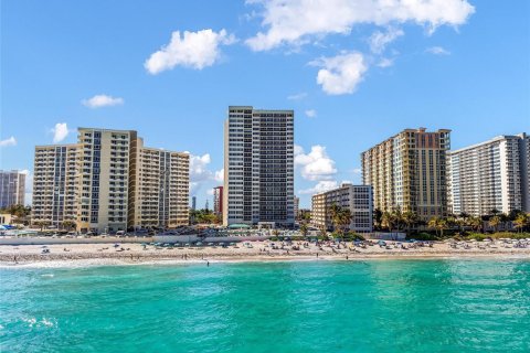 Studio à Condo à Hallandale Beach, Floride  № 2261860