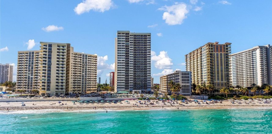 Studio à Condo à Hallandale Beach, Floride  № 2261860