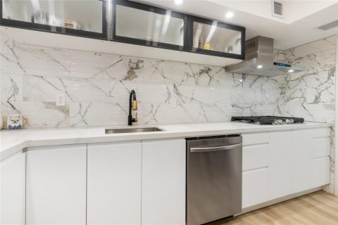 Copropriété à vendre à Hallandale Beach, Floride: 1 chambre, 78.97 m2 № 2261860 - photo 24