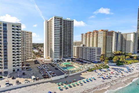 Copropriété à vendre à Hallandale Beach, Floride: 1 chambre, 78.97 m2 № 2261860 - photo 4