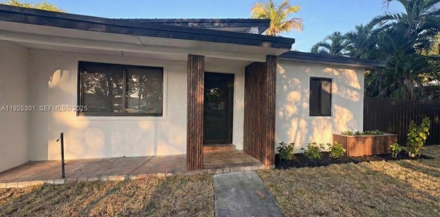 Villa ou maison à West Park, Floride 4 chambres, 94.85 m2 № 1994684