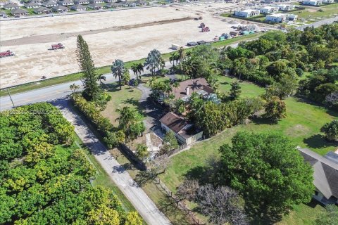 Купить виллу или дом в Хомстед, Флорида 4 спальни, 279.54м2, № 2047838 - фото 24