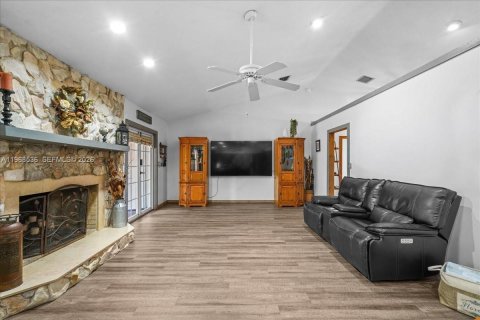 Купить виллу или дом в Хомстед, Флорида 4 спальни, 279.54м2, № 2047838 - фото 14