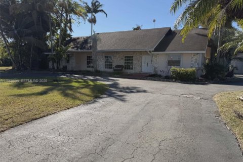 Дом в Хомстед, Флорида 4 спальни, 279.54м2 № 2047838