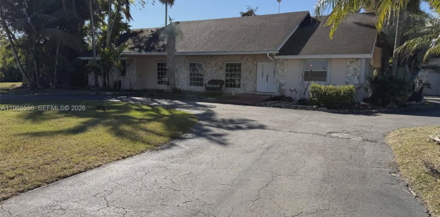 Дом в Хомстед, Флорида 4 спальни, 279.54м2 № 2047838