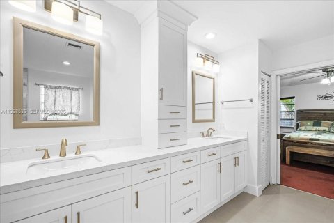 Купить виллу или дом в Хомстед, Флорида 4 спальни, 279.54м2, № 2047838 - фото 4