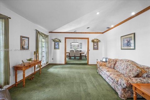 Купить виллу или дом в Хомстед, Флорида 4 спальни, 279.54м2, № 2047838 - фото 15