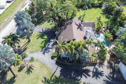 Купить виллу или дом в Хомстед, Флорида 4 спальни, 279.54м2, № 2047838 - фото 5