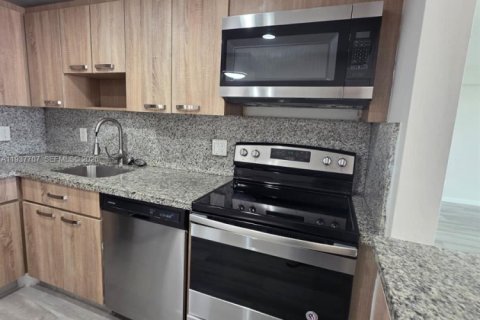 Снять в аренду кондоминиум в Норт-Майами, Флорида 2 спальни, 99.41м2, № 2004920 - фото 8