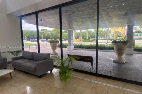 Снять в аренду кондоминиум в Норт-Майами, Флорида 2 спальни, 99.41м2, № 2004920 - фото 3
