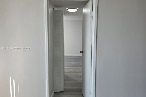 Снять в аренду кондоминиум в Норт-Майами, Флорида 2 спальни, 99.41м2, № 2004920 - фото 18