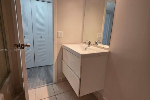 Снять в аренду кондоминиум в Норт-Майами, Флорида 2 спальни, 99.41м2, № 2004920 - фото 13