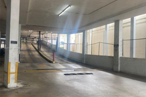 Снять в аренду кондоминиум в Норт-Майами, Флорида 2 спальни, 99.41м2, № 2004920 - фото 30