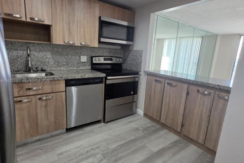 Снять в аренду кондоминиум в Норт-Майами, Флорида 2 спальни, 99.41м2, № 2004920 - фото 6