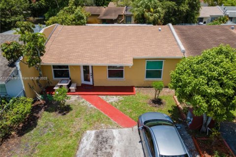 Adosado en venta en Miami Gardens, Florida, 3 dormitorios, 94.67 m2 № 1475143 - foto 21
