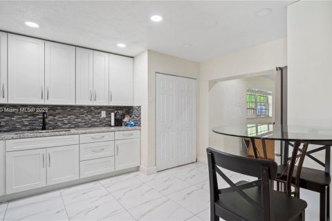 Adosado en venta en Miami Gardens, Florida, 3 dormitorios, 94.67 m2 № 1475143 - foto 10