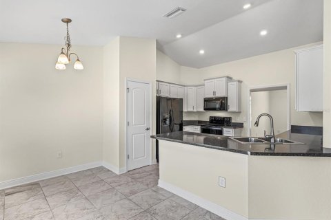 Casa en alquiler en Spring Hill, Florida, 3 dormitorios, 172.61 m2 № 1912367 - foto 19