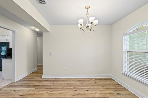 Casa en alquiler en Spring Hill, Florida, 3 dormitorios, 172.61 m2 № 1912367 - foto 8