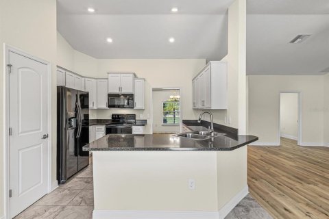 Casa en alquiler en Spring Hill, Florida, 3 dormitorios, 172.61 m2 № 1912367 - foto 13