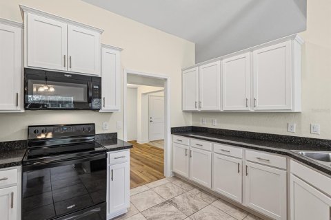 Casa en alquiler en Spring Hill, Florida, 3 dormitorios, 172.61 m2 № 1912367 - foto 16