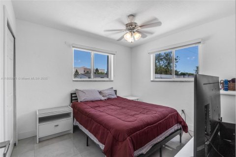 House in Miami Gardens, Florida 3 bedrooms, 188.78 sq.m. № 1742233 - photo 12